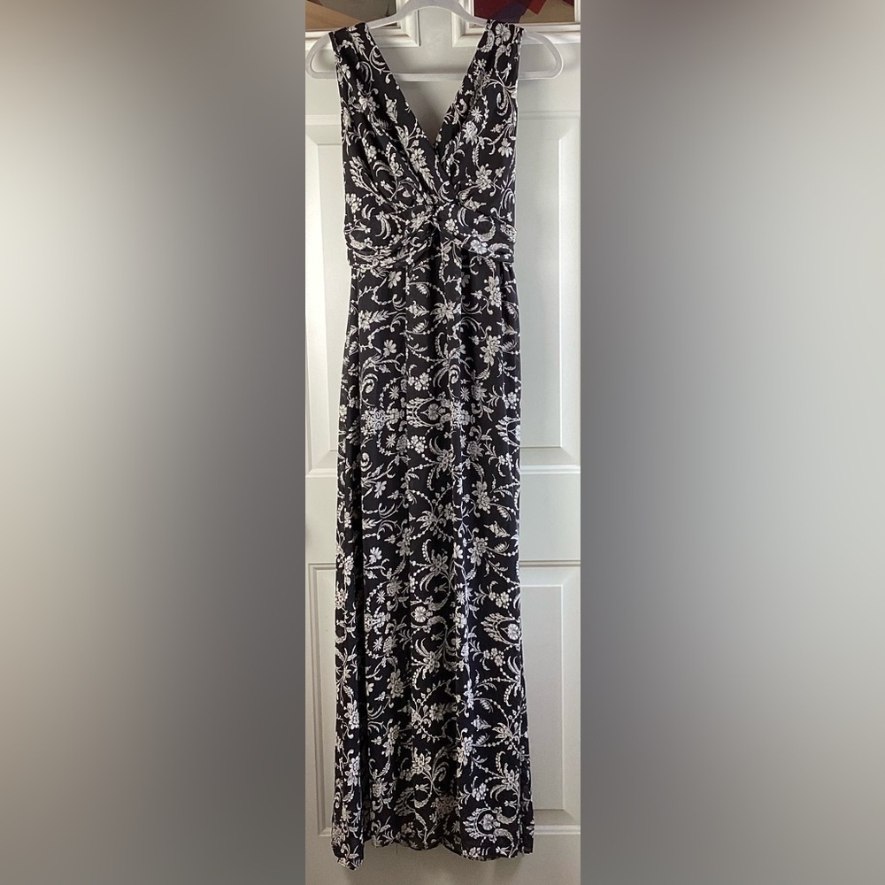 Rabbit Rabbit Rabbit Black and White Floral Maxi Dress  v neck sleeveless dress